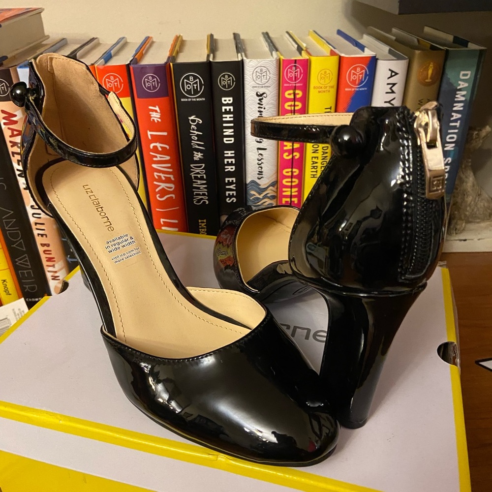 New in box! Gorgeous Liz Claiborne black patent cutout pumps w/ zipper backs